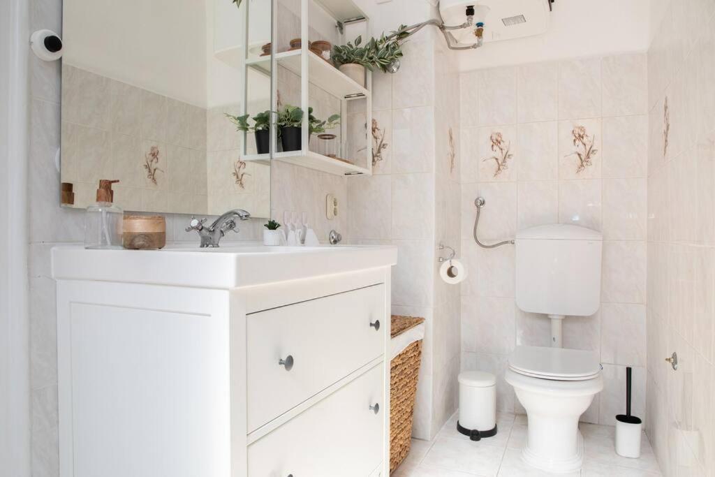 Brand New City Center Apartment Nostalgija Сплит Екстериор снимка