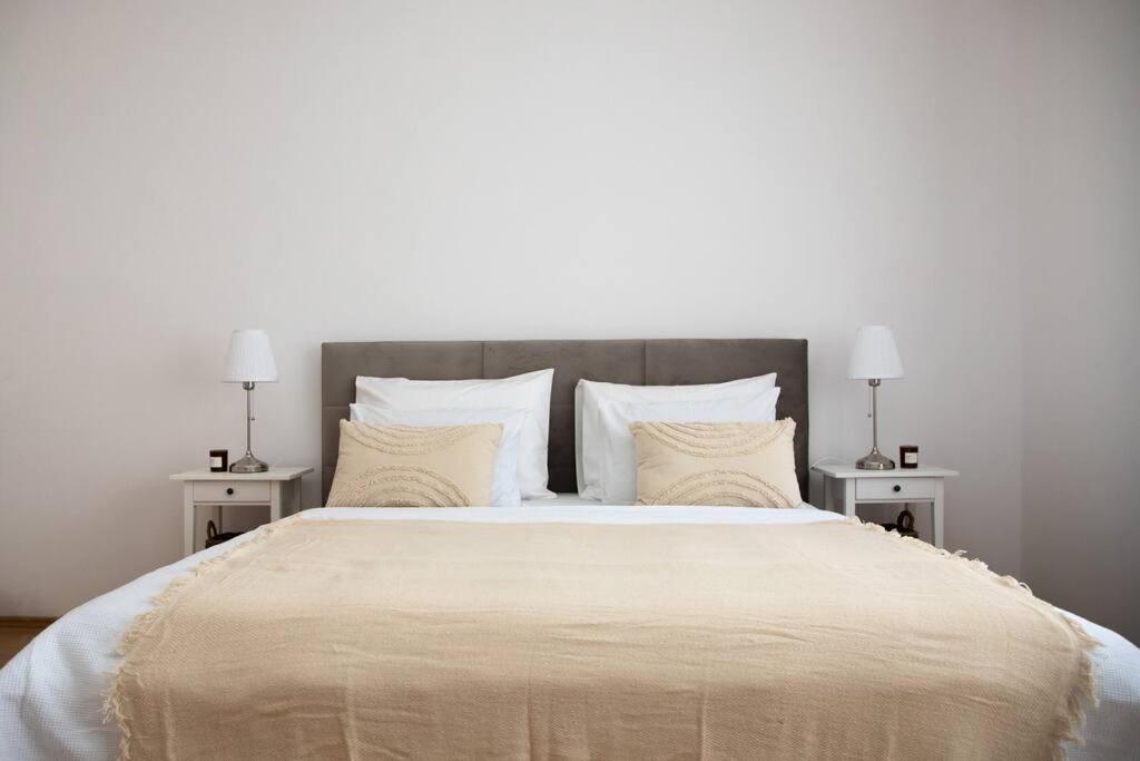 Brand New City Center Apartment Nostalgija Сплит Екстериор снимка
