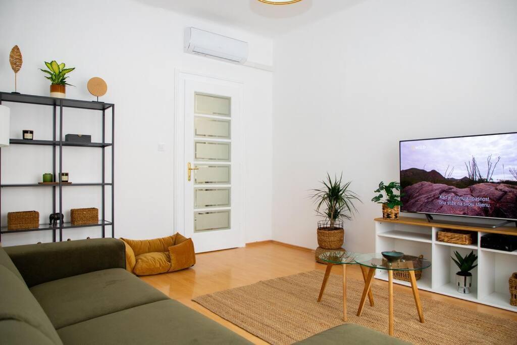 Brand New City Center Apartment Nostalgija Сплит Екстериор снимка