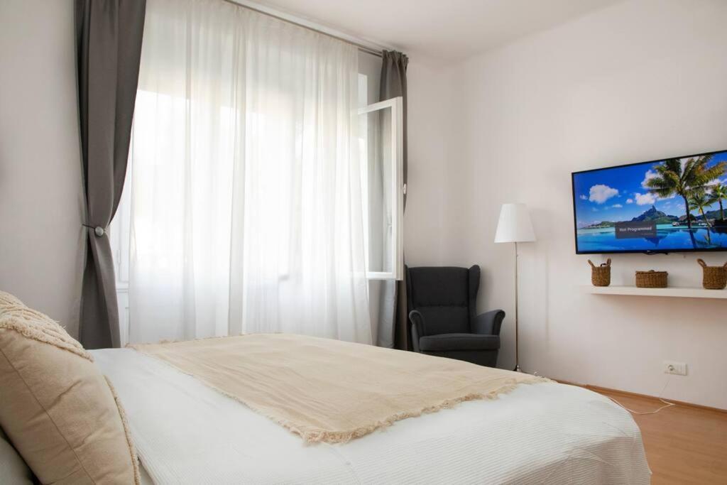 Brand New City Center Apartment Nostalgija Сплит Екстериор снимка