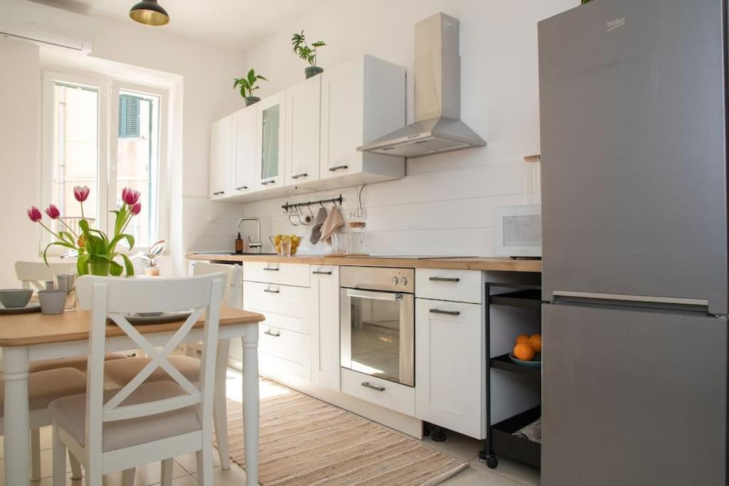 Brand New City Center Apartment Nostalgija Сплит Екстериор снимка
