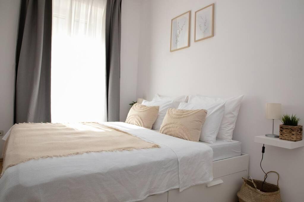 Brand New City Center Apartment Nostalgija Сплит Екстериор снимка
