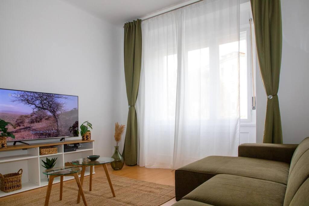 Brand New City Center Apartment Nostalgija Сплит Екстериор снимка
